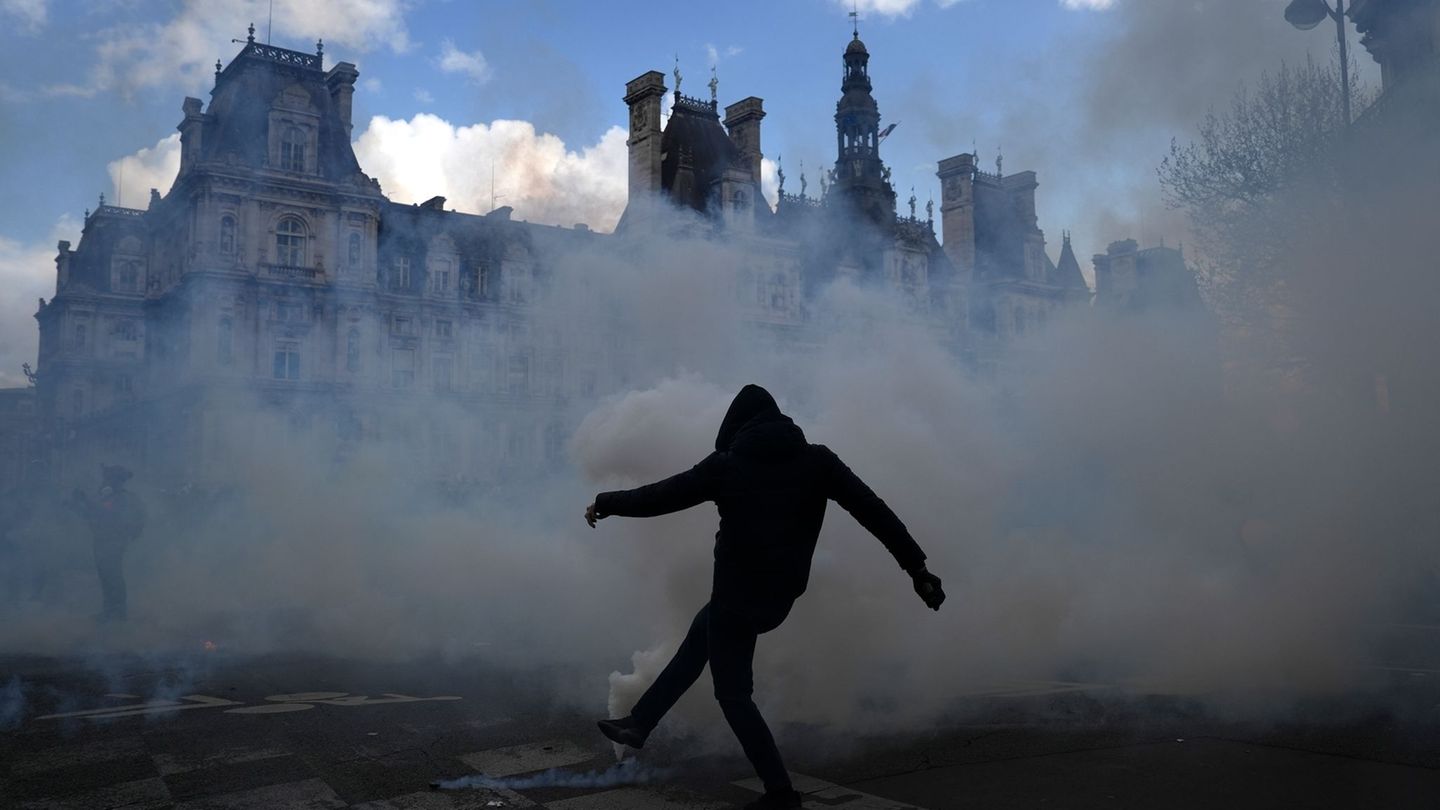 Frankreich erwartet eine Protestwelle. (Archivbild) Foto: Lewis Joly/AP/dpa