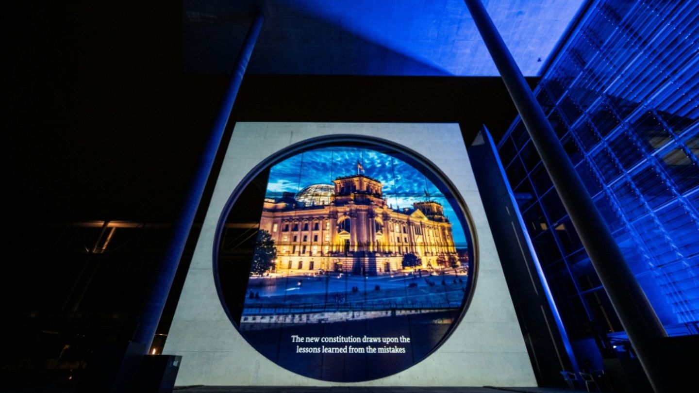 Bundestag (in Lichtinstallation in Berlin)