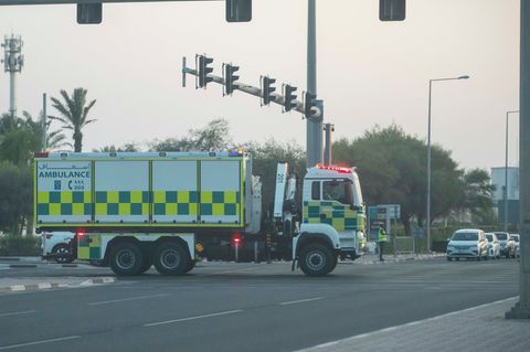 Ein Krankenwagen in der Nähe des israelischen Angriffsorts in Doha. Foto: Nikku/XinHua/dpa