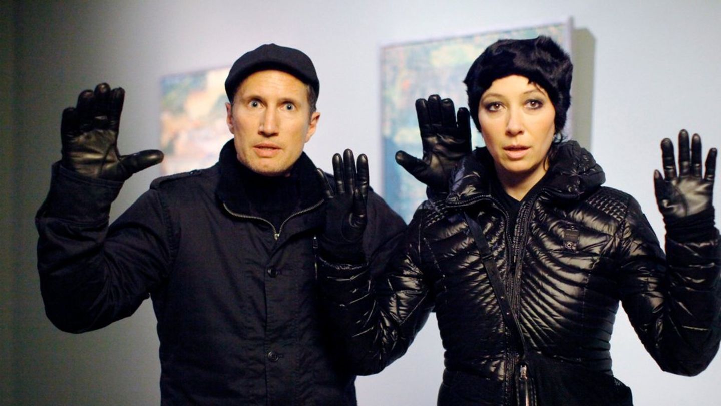"Alles Schwindel": Leopold (Benno Fürmann, l.) und Isabella (Ursula Strauss) stecken in Schwierigkeiten.