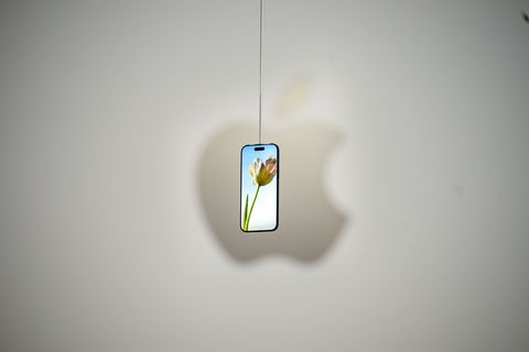 Das schlankere iPhone Air zeigt, wohin die Reise bei Apples Smartphones geht. Foto: Andrej Sokolow/dpa