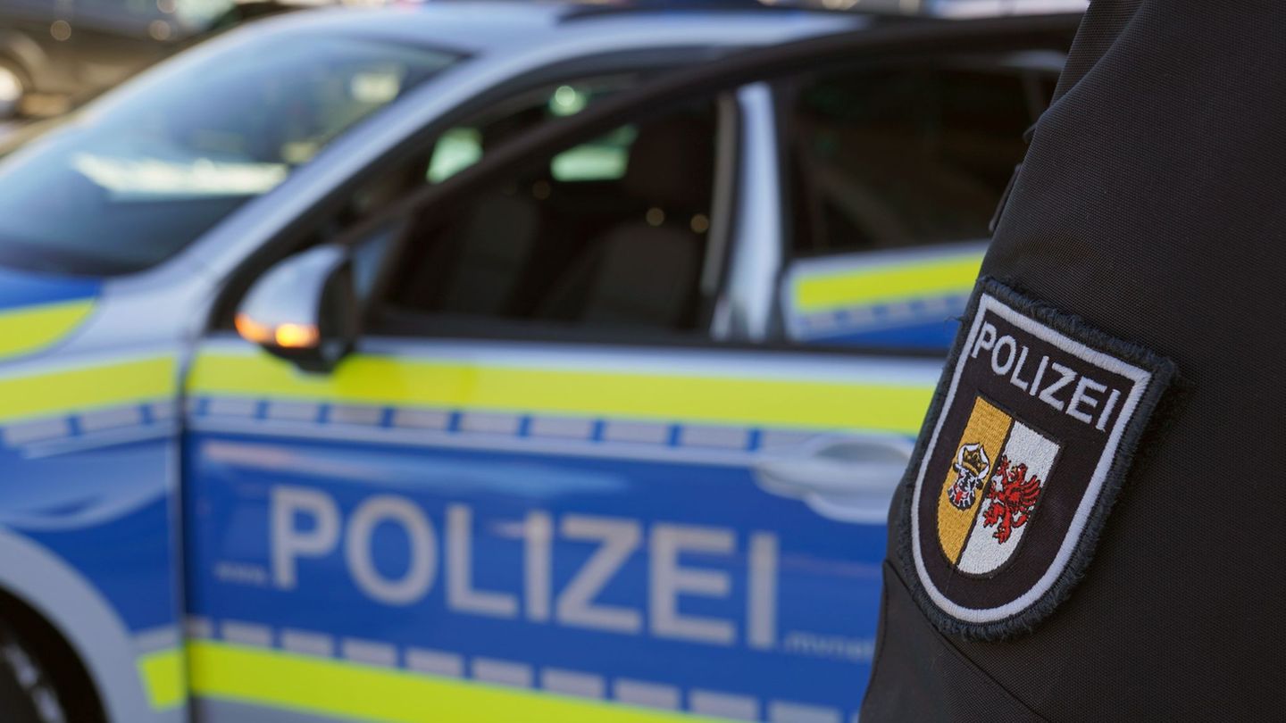 Die Polizisten konnten die Tatverdächtigen in der Nähe der Schule aufspüren. (Symbolbild) Foto: Marcus Brandt/dpa