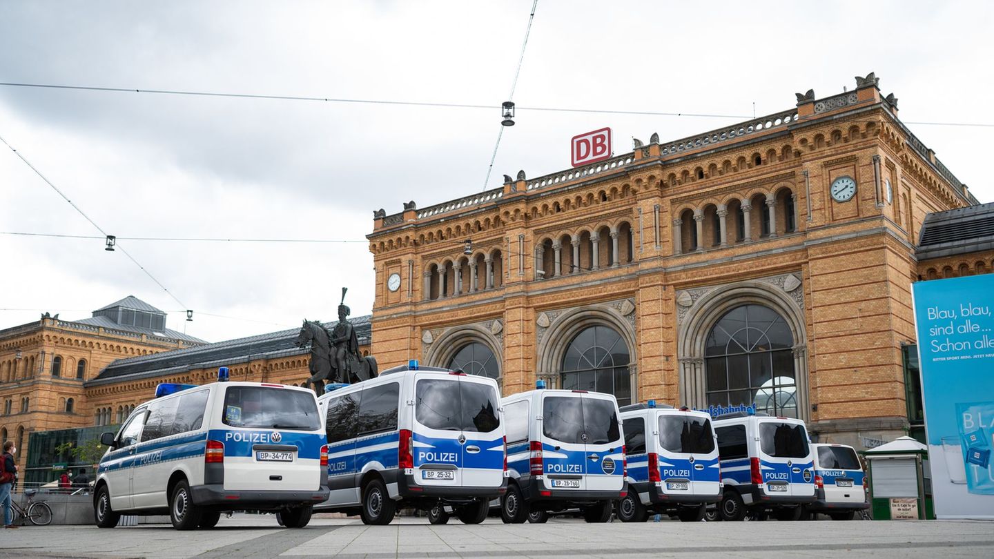 Über 100 Messer hat die Bundespolizei seit Jahresbeginn am Hauptbahnhof Hannover festgestellt. (Symbolbild) Foto: Philipp Schulz
