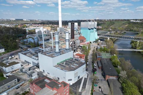 Große Energieversorger zählen zur kritischen Infrastruktur im Sinne des Gesetzes. (Archivfoto) Foto: Bernd Weißbrod/dpa