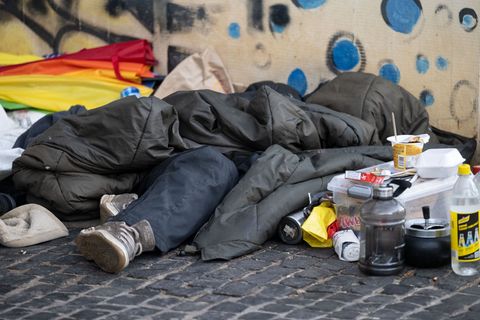 Mehr als ein Viertel der Wohnungslosen in Sachsen ist minderjährig. (Symbolbild) Foto: Marijan Murat/dpa