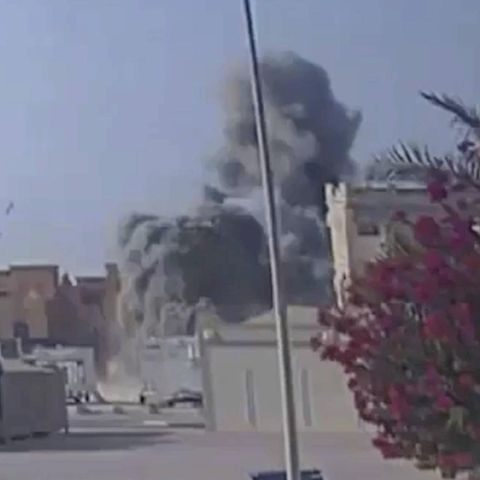 Der Screenshot einer Videokamera-Aufnahme aus Doha zeigt die Rauchwolke nach dem israelischen Luftangriff auf ein Gebäude