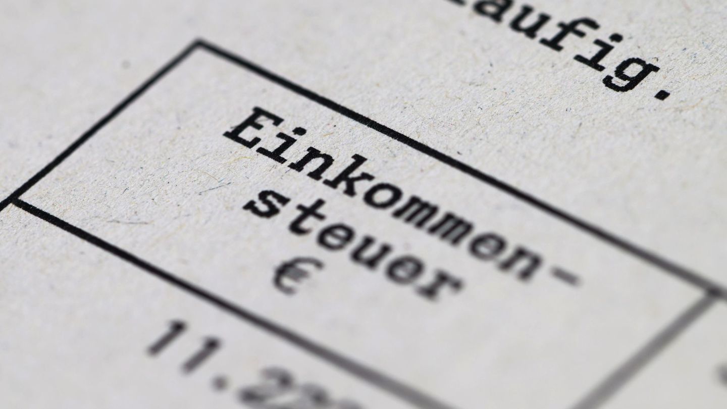 Das Finanzamt Kassel verschickt nun Vorschläge für eine Einkommenssteuererklärung. (Symbolbild) Foto: Robert Michael/dpa