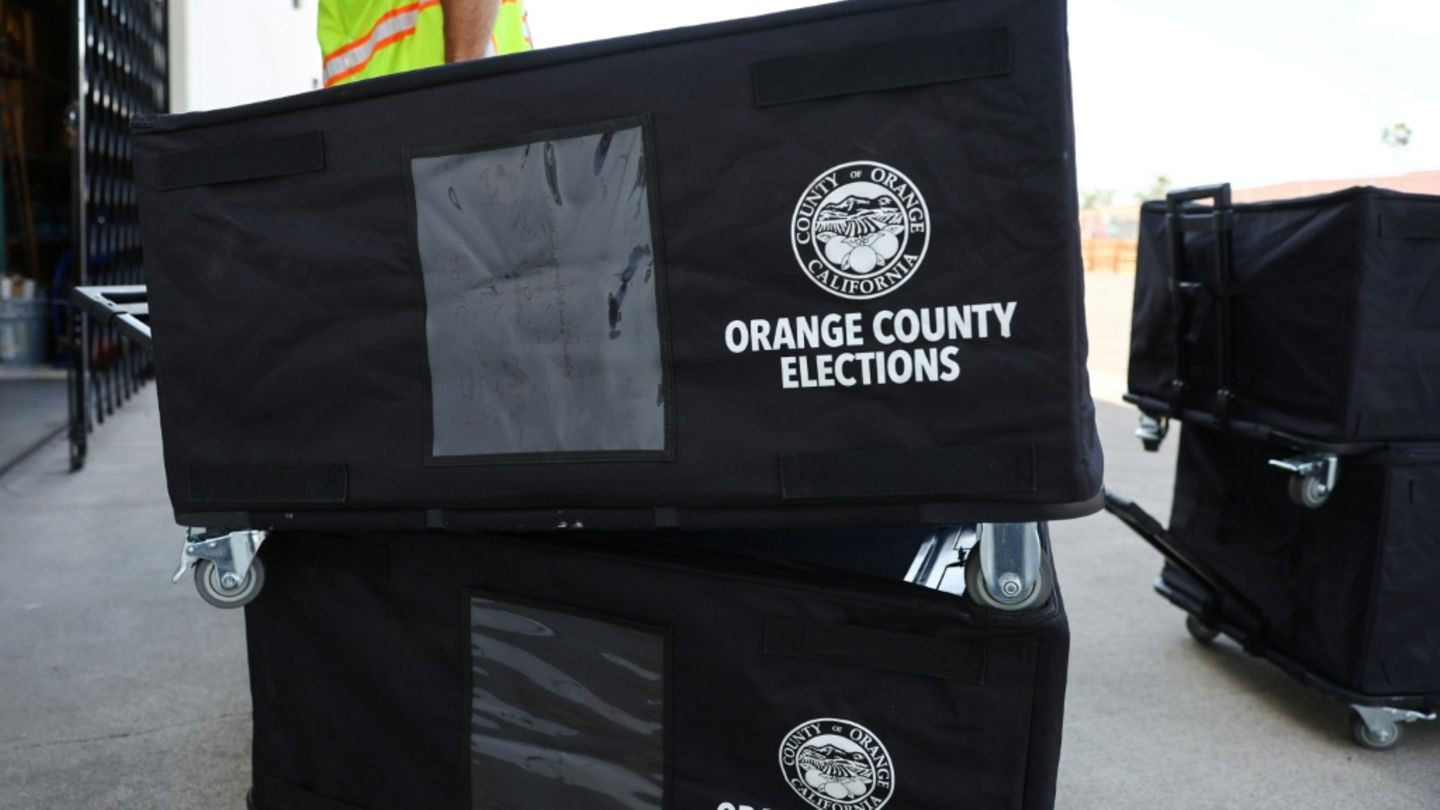 Belieferung von Wahllokal in Orange County 2022