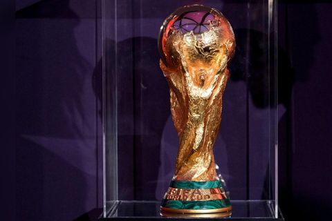 Um diesen Pokal geht es auch 2026 wieder: Jetzt startet der Vorverkauft zur FIFA Fußball-WM im kommenden Jahr.