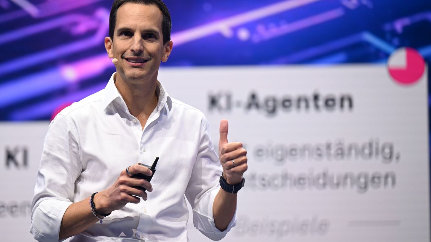 KI wird immer wichtiger und hilft auch den Kunden von Telekommunikationsunternehmen, davon ist Telekom-Vorstand Rodrigo Diehl üb