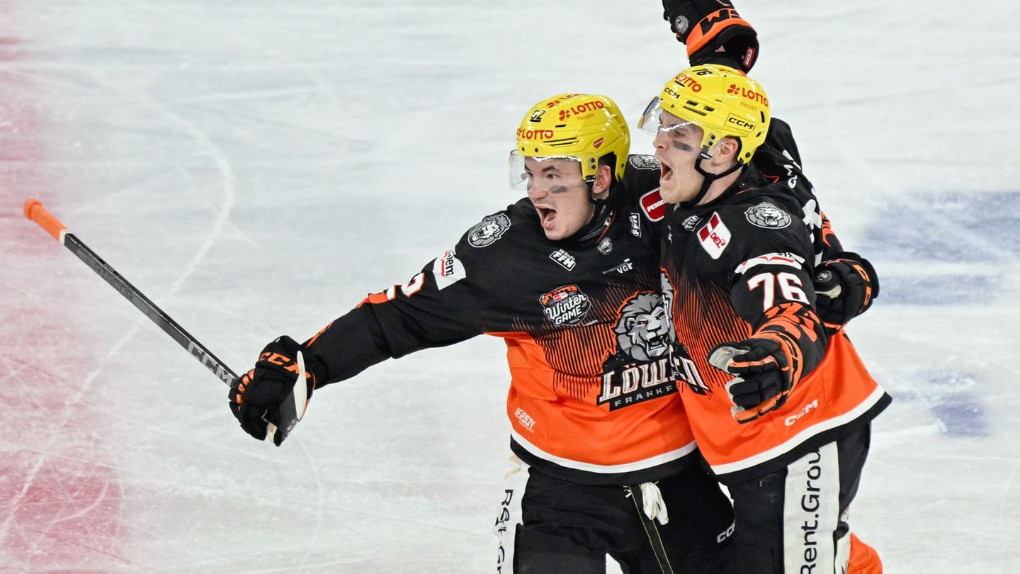 Löwen-Kapitän Maksim Matushkin und Teamkollege Daniel Wirt (rechts) hoffen in der neuen Saison auf viel Grund zum Jubeln. (Archi