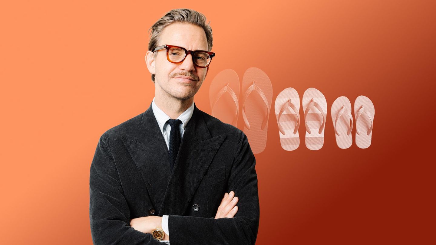 Montage zeigt Vater Sebastian Tigges vor 3 Paar Flip Flops
