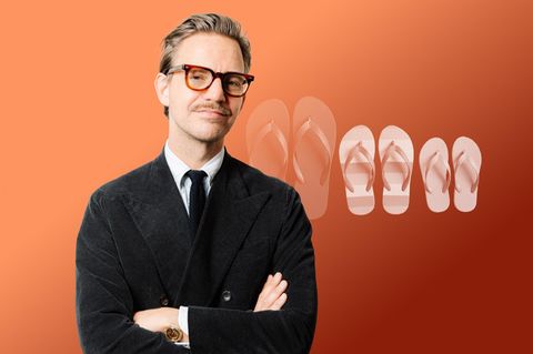 Montage zeigt Vater Sebastian Tigges vor 3 Paar Flip Flops