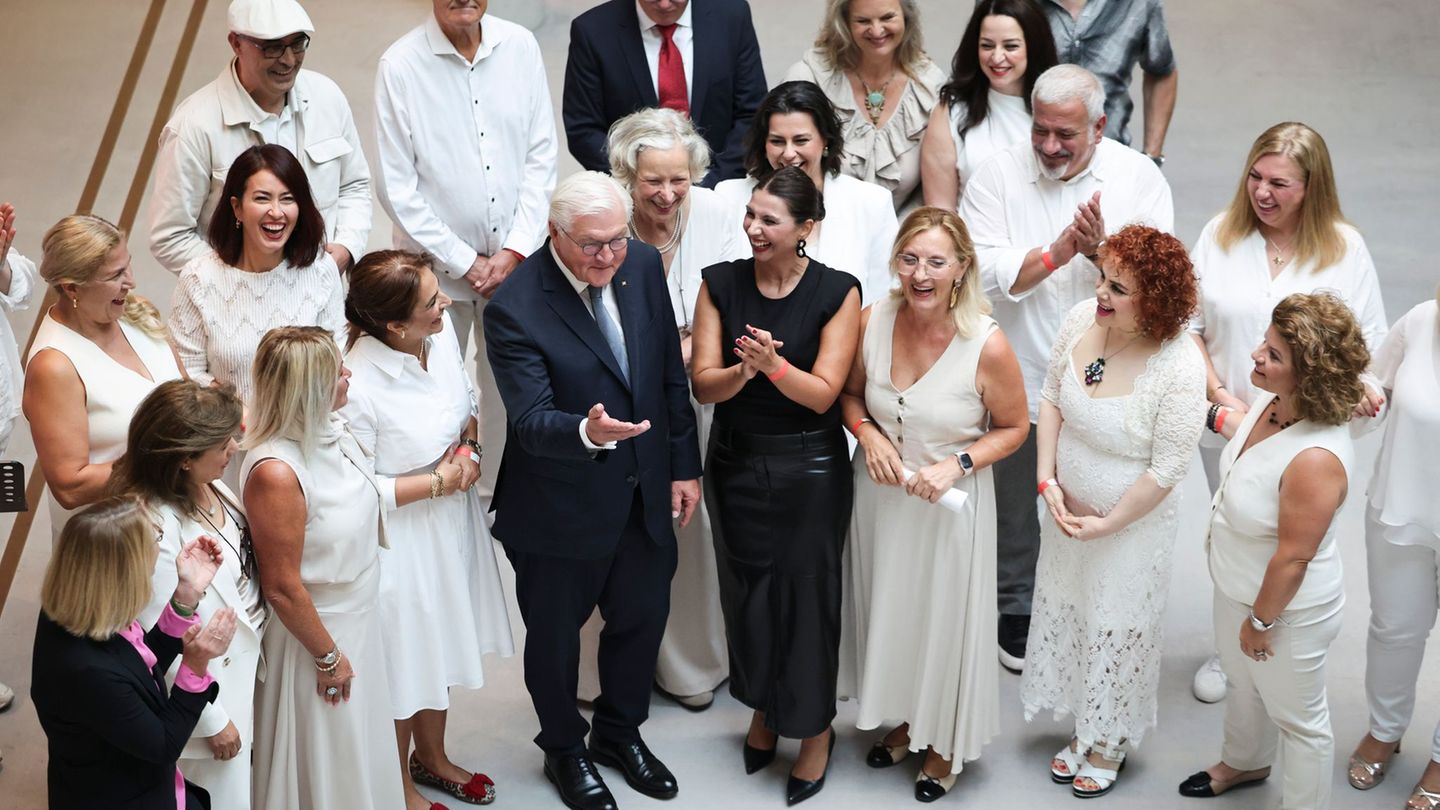 Der Chor begrüßte den Bundespräsidenten mit türkischen Liedern, die teils auch auf Deutsch gesungen wurden. Foto: Christian Char