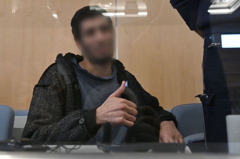 Issa al Hasan hatte bereits zu Prozessbeginn gestanden, den Messerangriff begangen zu haben. Foto: Federico Gambarini/dpa