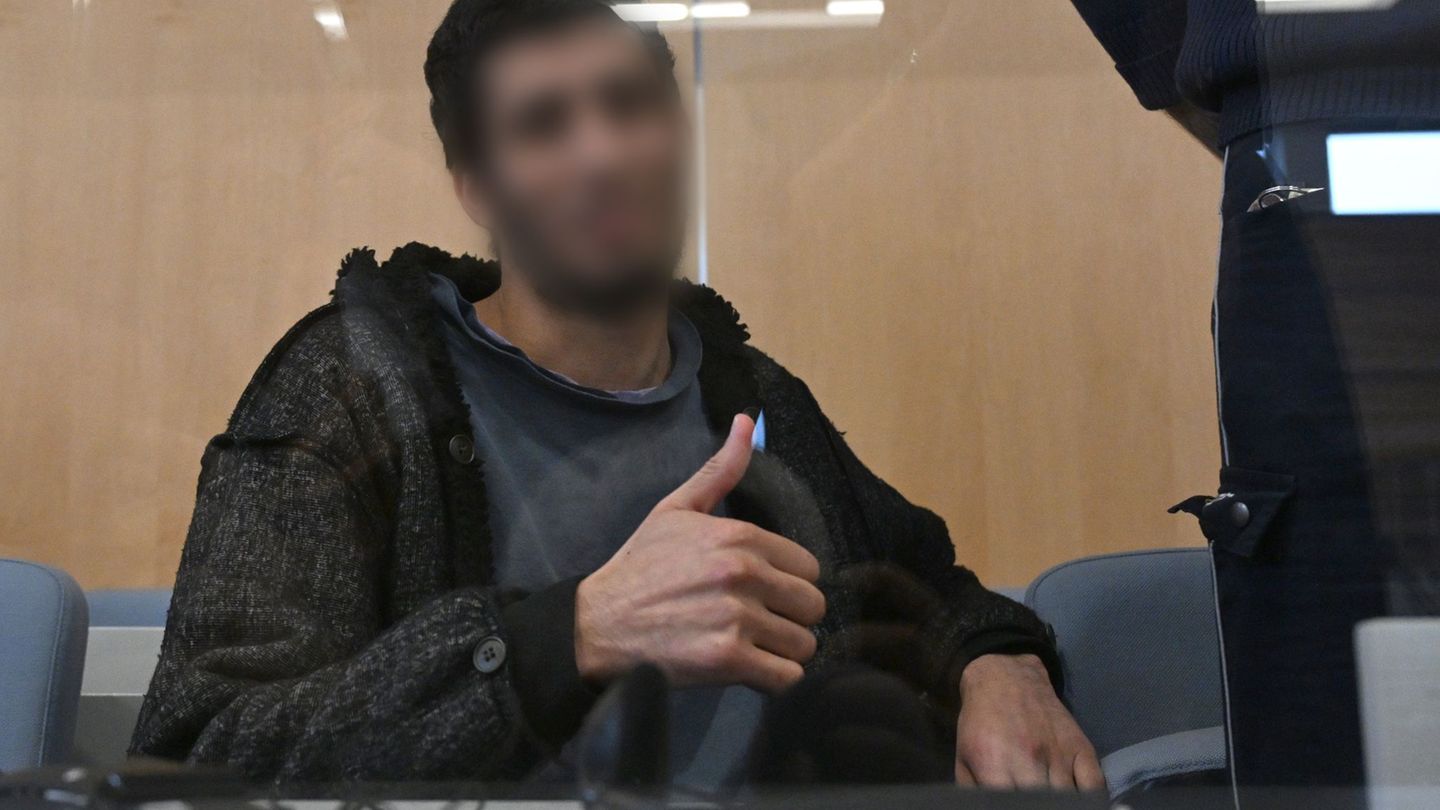 Issa al Hasan hatte bereits zu Prozessbeginn gestanden, den Messerangriff begangen zu haben. Foto: Federico Gambarini/dpa