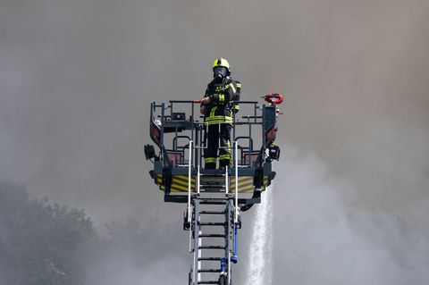 Gesund, fit, motiviert und mit 65 Schluss? Künftig sollen hessische ehrenamtliche Feuerwehrleute auf Wunsch auch bis 67 aktiv se