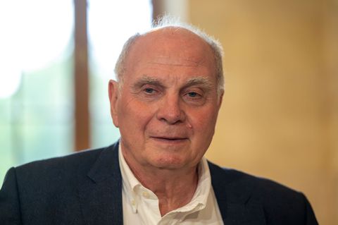 Uli Hoeneß meint, dass es mit Max Eberl nichts auszusprechen gebe. Foto: Peter Kneffel/dpa
