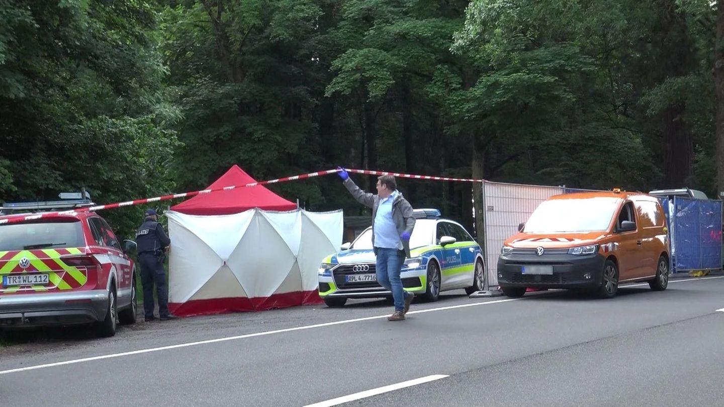 Ein Zeuge fand die tote Frau damals auf dem Parkplatz nahe Hermeskeil. (Archivbild) Foto: Steil-TV/dpa