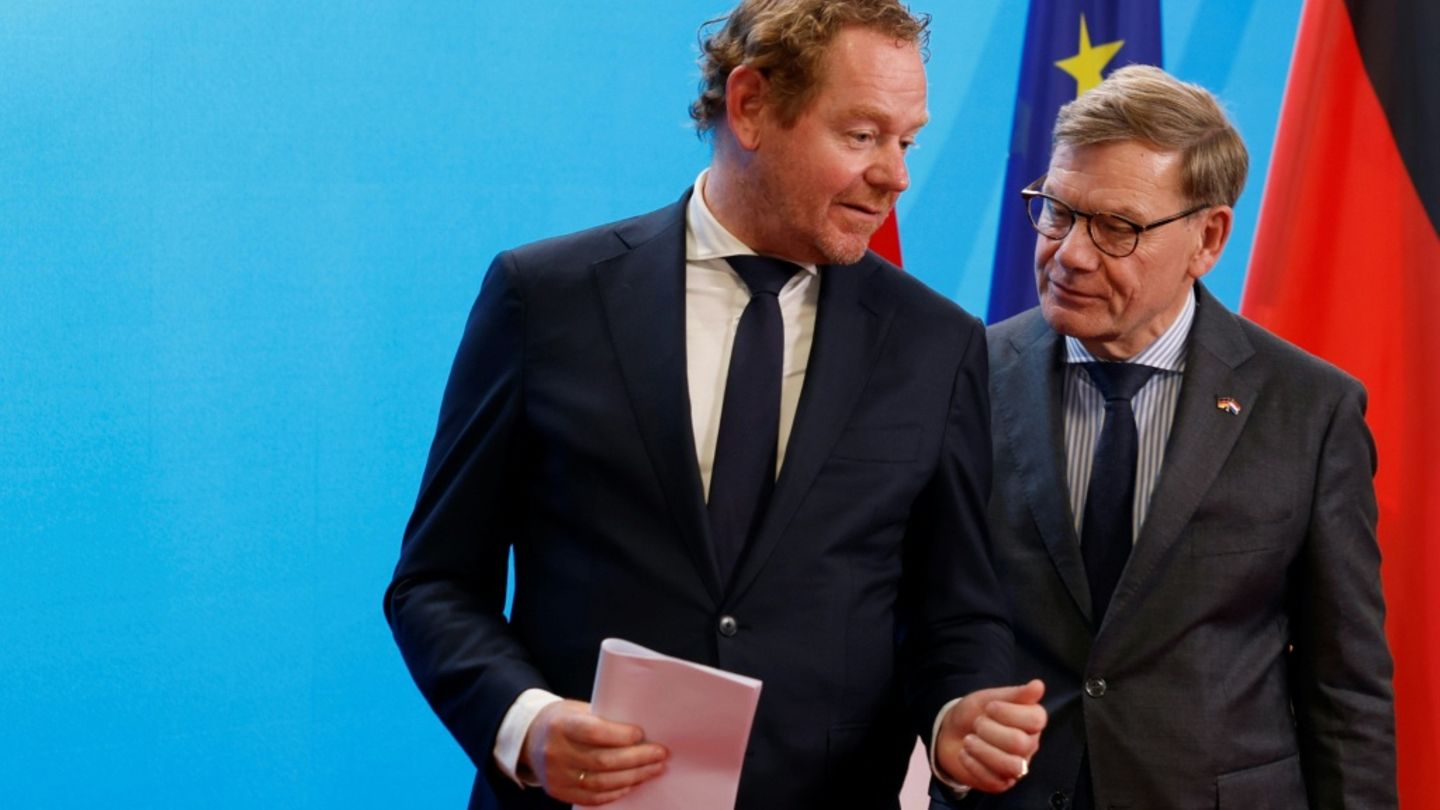 Wadephul (r) und van Weel in Berlin