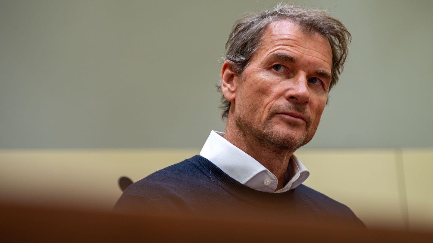 Der frühere Nationalspieler Jens Lehmann will laut einem Medienbericht bei 1860 München einsteigen. Foto: Leonie Asendorpf/dpa