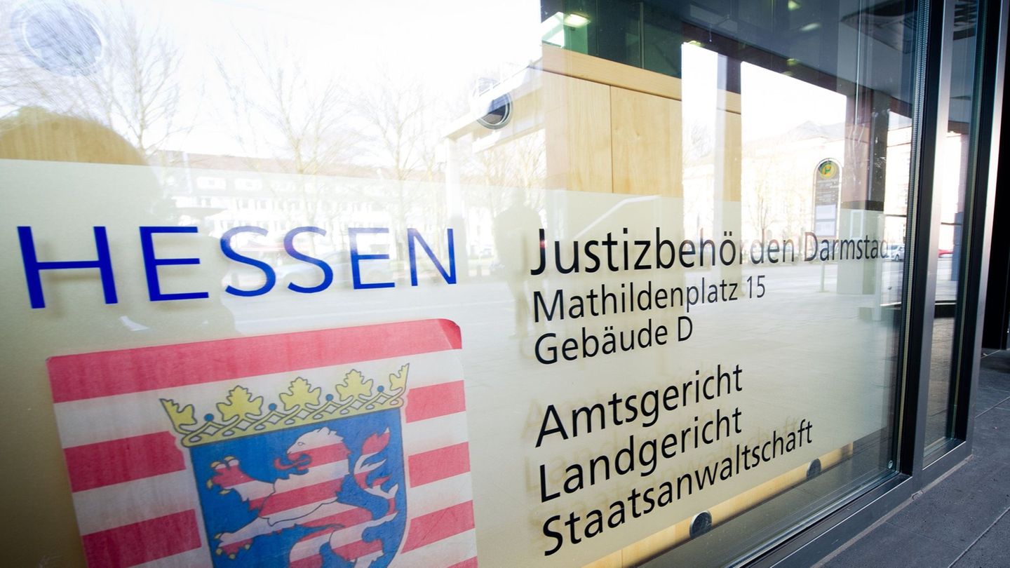 Das Amtsgericht Darmstadt sprach die Polizistin der Hehlerei und Unterschlagung schuldig. (Archivbild) Foto: Christoph Schmidt/d
