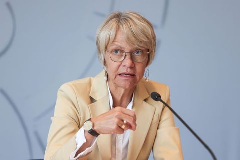 Auch die nordrhein-westfälische Schulministerin regt der Fall einer seit fast 16 Jahren krankgeschriebenen Lehrerin auf. (Archiv