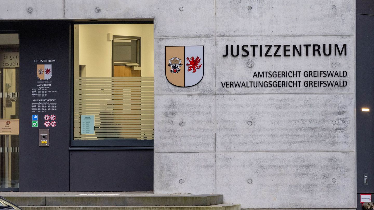 Das Verwaltungsgericht Greifswald hat einer Disziplinarklage gegen einen Polizisten stattgegeben. (Archivbild) Foto: Stefan Saue