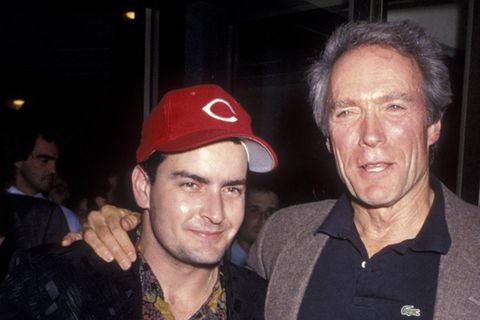 Einige Monate nach der Intervention: Charlie Sheen (l.) und Clint Eastwood im Dezember 1990 bei der Premiere ihres gemeinsamen