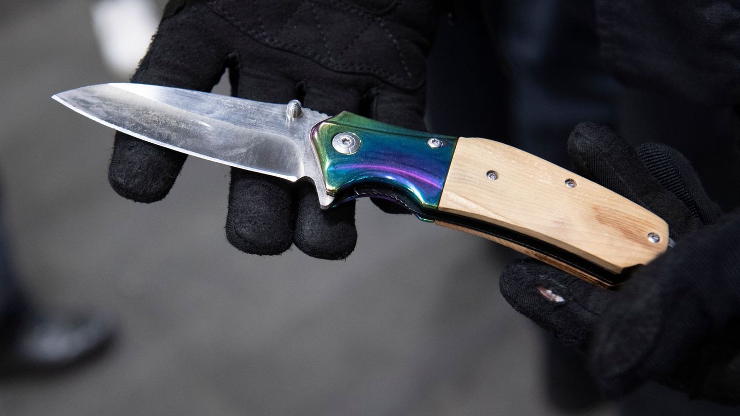 Die Polizei nahm den mutmaßlichen Angreifer fest. (Symbolbild) Foto: Paul Zinken/dpa