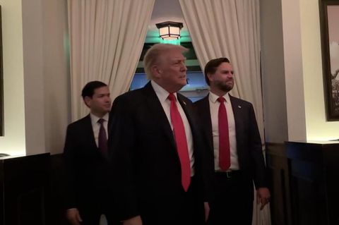 Trump prahlt mit Sicherheit – dann crashen Protestler sein Dinner