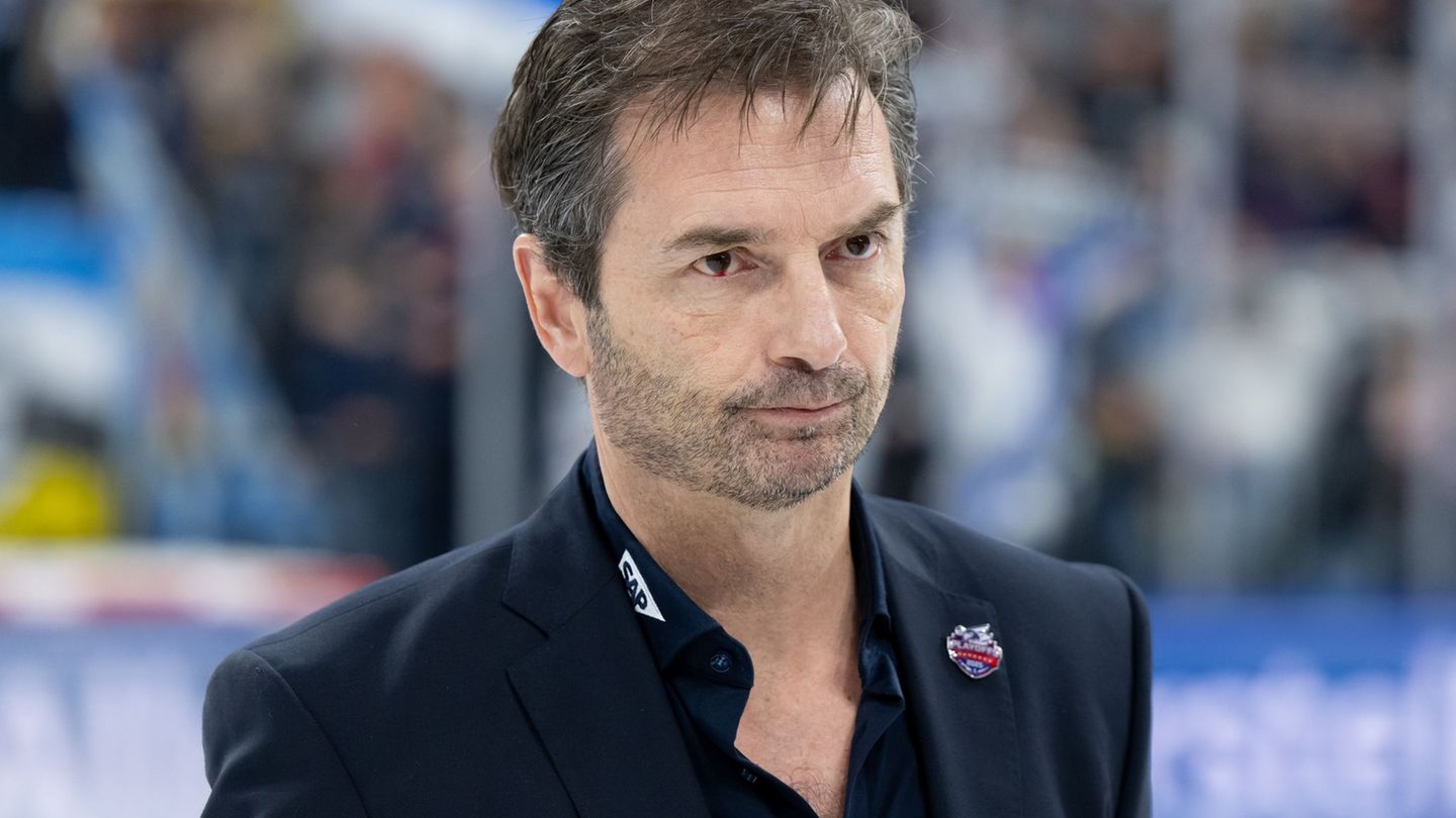 Dallas Eakins und die Adler Mannheim treffen zum Saisonstart auf die Straubing Tigers. (Archivbild) Foto: Sven Hoppe/dpa