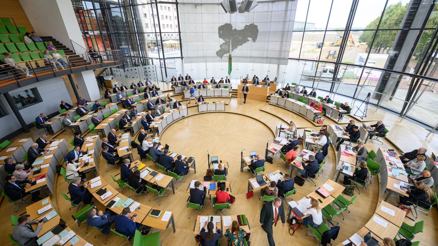 Der Landtag beschäftigte sich bei seiner ersten Sitzung nach der Sommerpause mit zwei Anträgen zum Thema Windkraft Foto: Robert