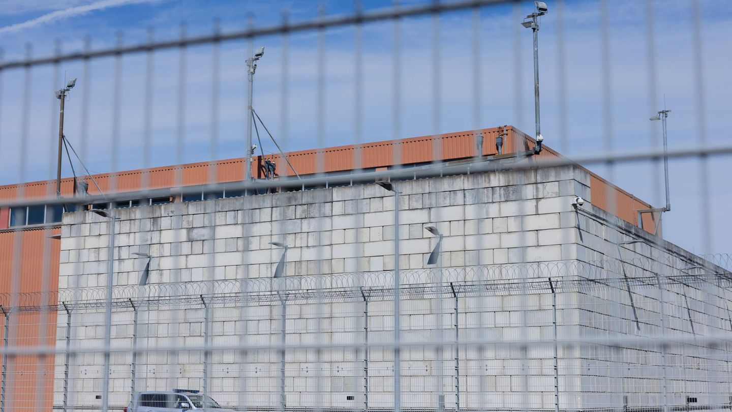 Die Umweltschutzorganisation BUND will die Castortransporte durch NRW verhindern. (Archivbild) Foto: Rolf Vennenbernd/dpa