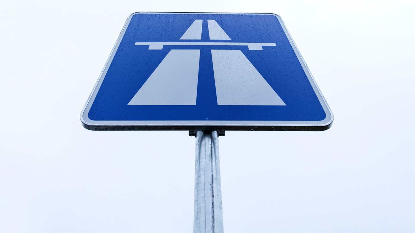 Die Südrichtung der Autobahn war länger gesperrt. Foto: Friso Gentsch/dpa