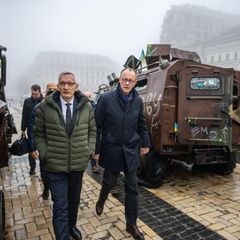 Sein letzter Posten als Botschafter: Martin Jäger führt Friedrich Merz durch die ukrainische Hauptstadt Kiew. Jetzt macht der Kanzler ihn zum BND-Chef