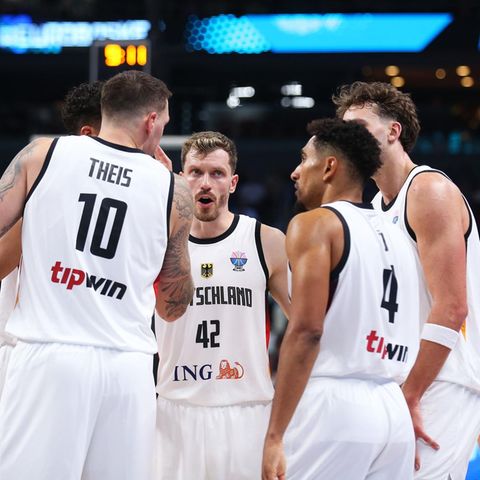 Das Team von Deutschland steht bei der Basketball-EM auf dem Platz