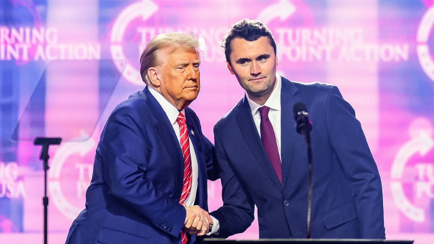 Trump (links) und Kirk in Phoenix