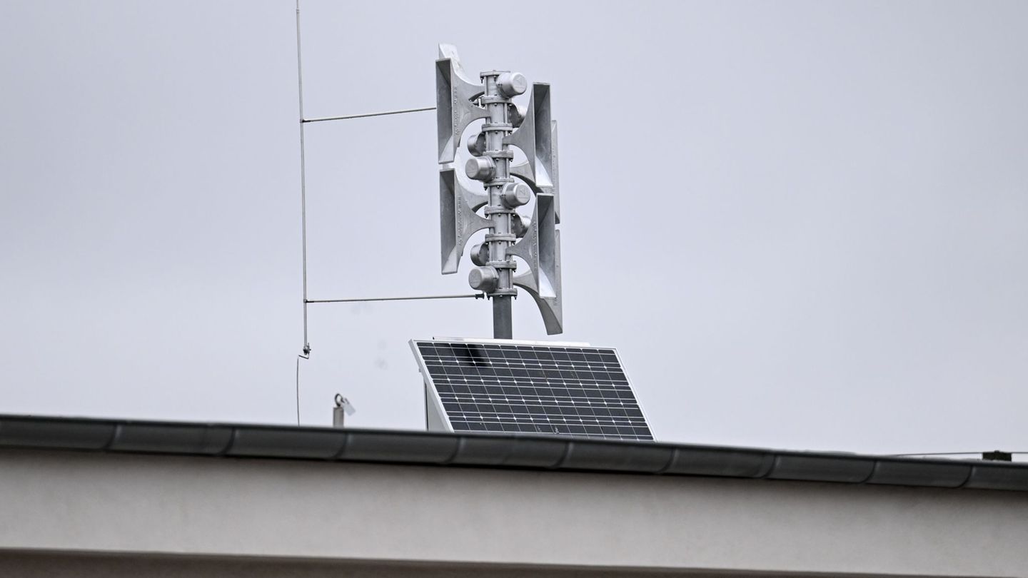Um Punkt 11.00 Uhr soll ein sehr lauter an- und abschwellender Ton eine Minute lang zu hören sein. (Archivbild) Foto: Britta Ped
