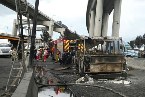Feuerwehr an der Unfallstelle in Mexiko-Stadt