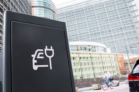 Eine Studie sieht die europäische Autoindustrie auf gutem Weg zu mehr Elektromobilität und warnt vor den Auswirkungen durch Verz