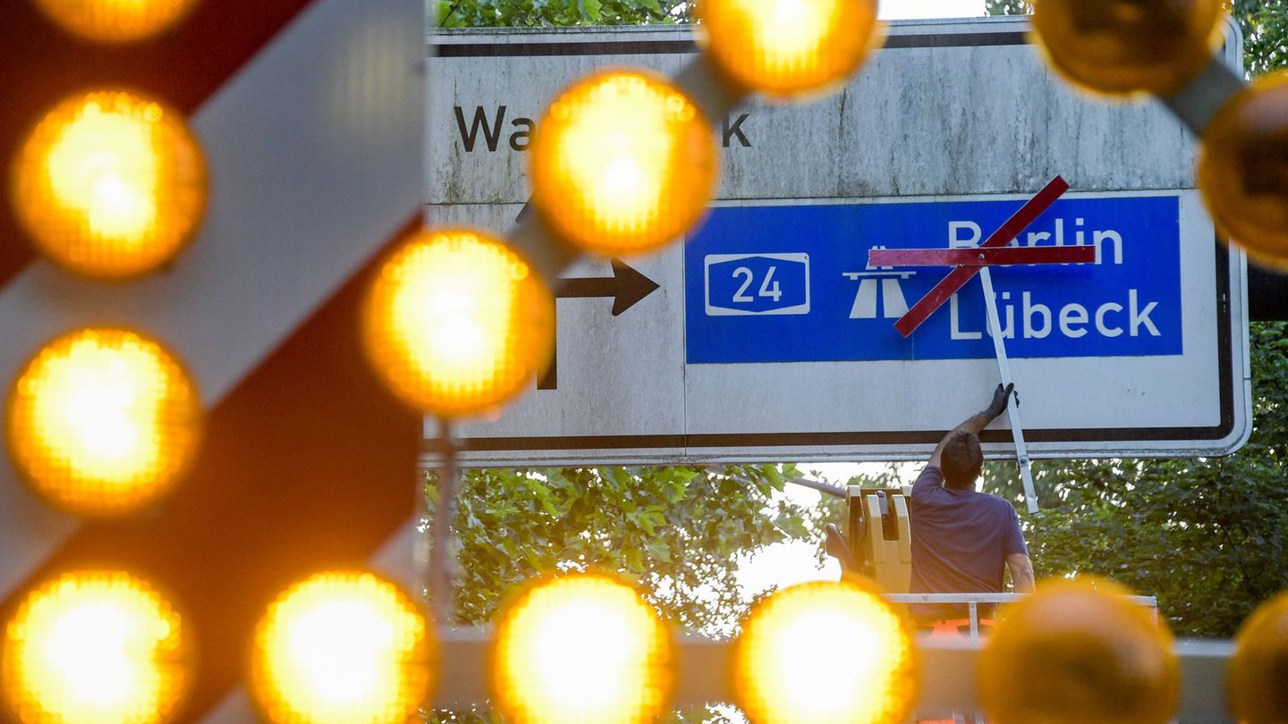 Nutzer der A24 müssen am Wochenende in Hamburg einen Umweg in Kauf nehmen. (Archivbild) Foto: Axel Heimken/dpa