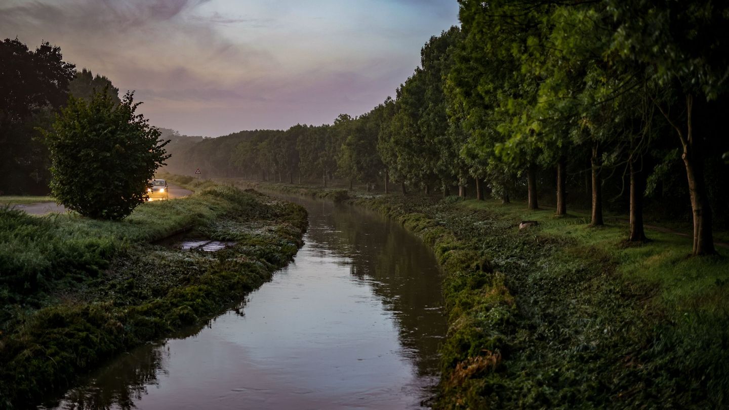 Wolken wechseln sich auch in den kommenden Tagen immer wieder mit Regen und Sonne ab (Symbolbild). Foto: Christoph Reichwein/dpa