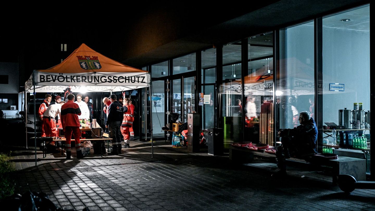 Nach 48 Stunden sind immer noch mehr als Zehntausend Haushalte ohne Strom. Foto: Britta Pedersen/dpa