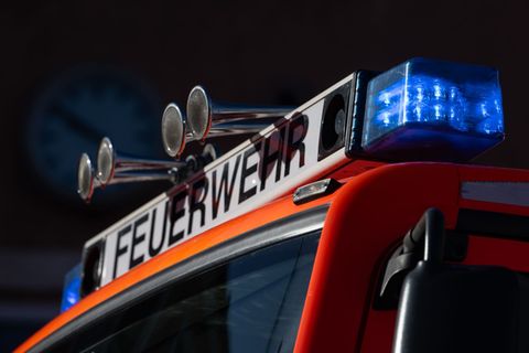 Die Feuerwehr löschte den Brand im Fachwerkhaus. (Symbolbild) Foto: Marijan Murat/dpa