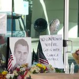 Am nationalen Hauptsitz der Organisation "Turning Point USA" wurde eine Gedenkstätte für Kirk errichtet