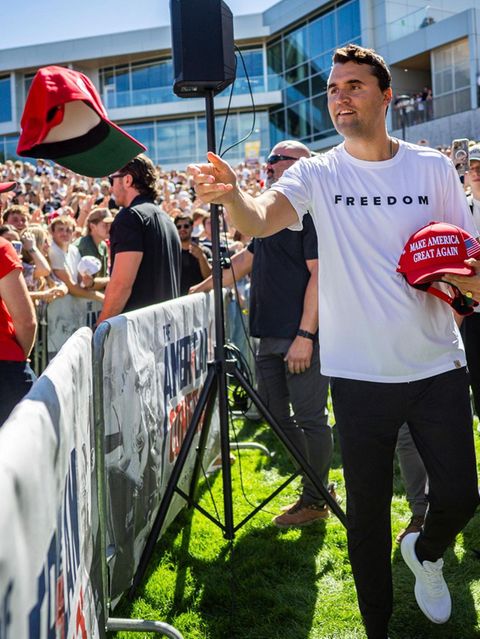 Vor seiner Rede an der Utah Valley University verteilte Charlie Kirk noch Maga-Kappen