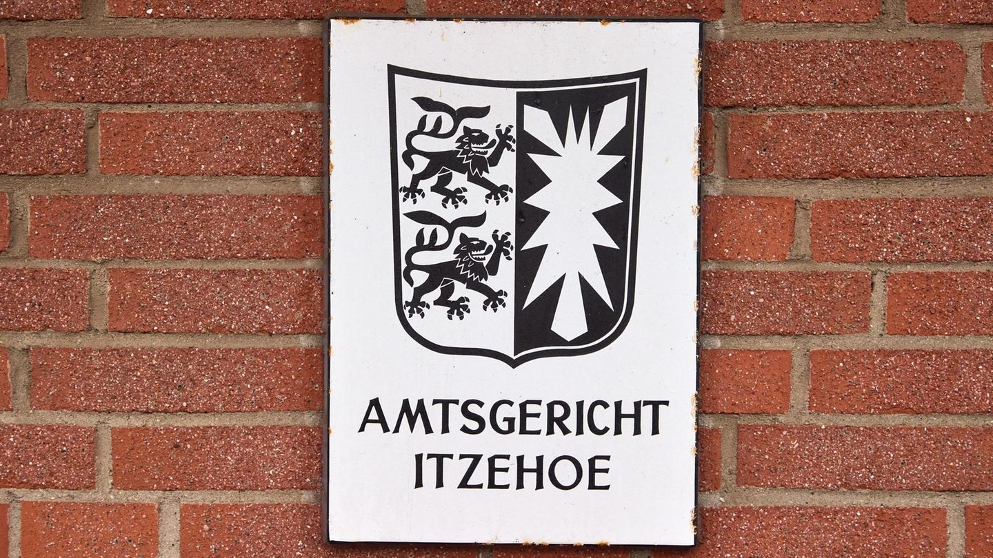 Nach einer Messerattacke in Heide sitzt ein 30-jähriger Tatverdächtiger in Untersuchungshaft. (Symbolbild) Foto: Georg Wendt/dpa