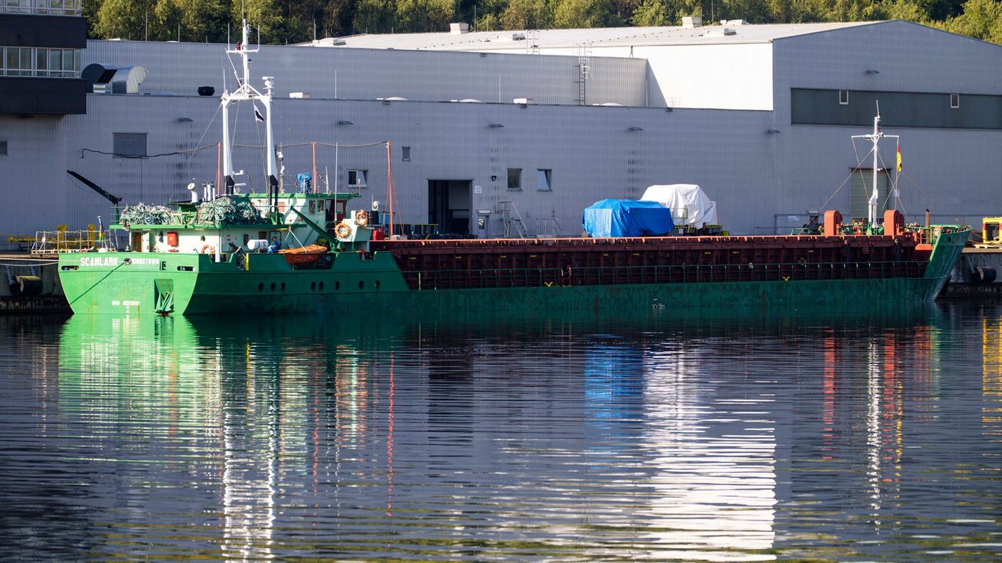 Die "Scanlark" wurde im Nord-Ostsee-Kanal durchsucht. (Archivbild) Foto: Frank Molter/dpa