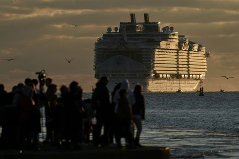 Kreuzfahrtschiff in Frankreich